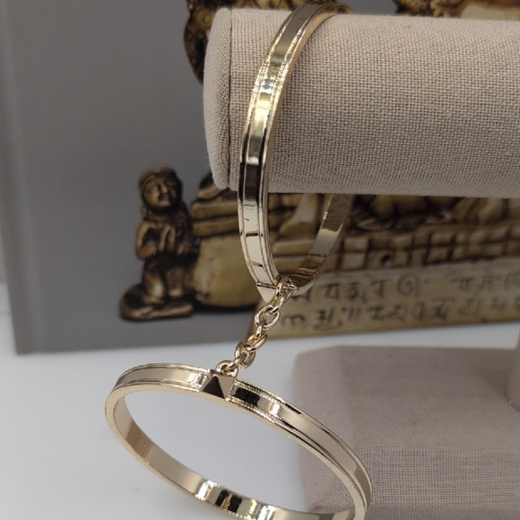 Victoria's Secret  Goldtone Handcuff Bangle Bracelet - Picture 4 of 6